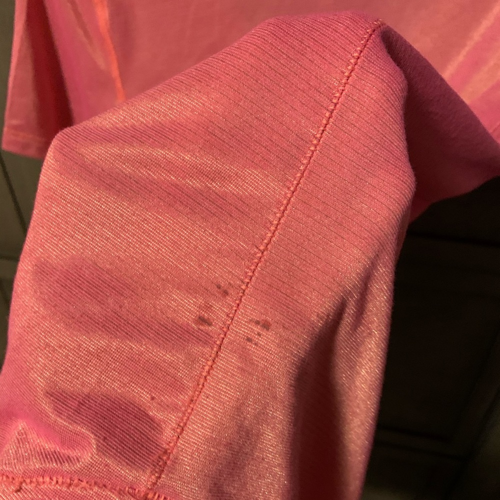 Lululemon tee - Picture 5 of 5